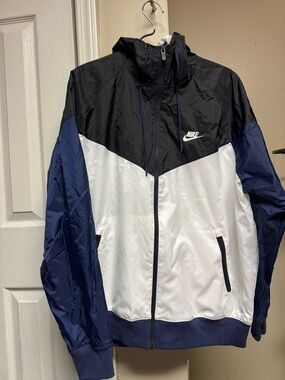 Nike Men’s Black/White/Navy Colorblock Windbreaker Jacket